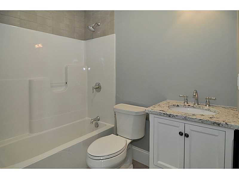 100 Algonquin Road, Unit 17 Narragansett, RI 02882 - Photo 17 of 25 Bathroom.