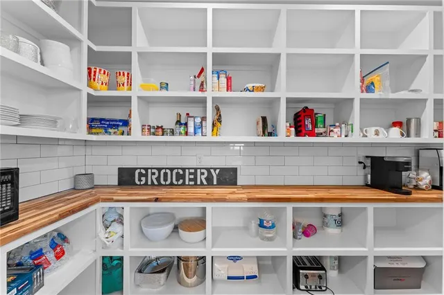 $989,900 | 485 Cedarledge Road, Lampe, MO 65681