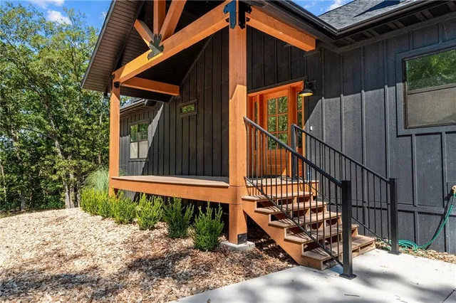 $989,900 | 485 Cedarledge Road, Lampe, MO 65681