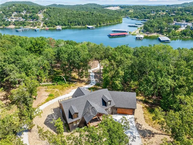 $989,900 | 485 Cedarledge Road, Lampe, MO 65681