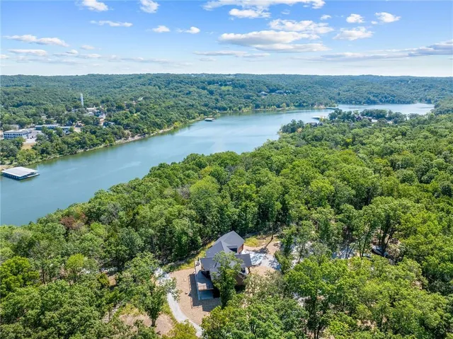 $989,900 | 485 Cedarledge Road, Lampe, MO 65681