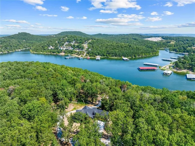 $989,900 | 485 Cedarledge Road, Lampe, MO 65681