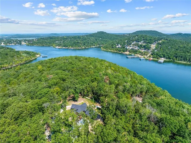 $989,900 | 485 Cedarledge Road, Lampe, MO 65681