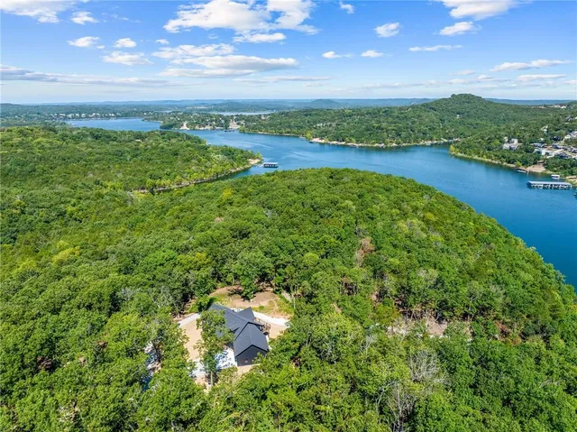 $989,900 | 485 Cedarledge Road, Lampe, MO 65681