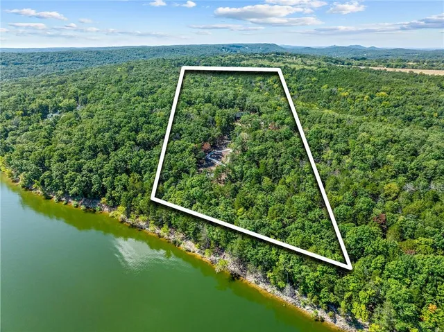 $989,900 | 485 Cedarledge Road, Lampe, MO 65681