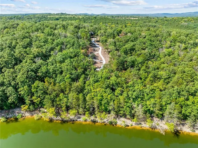 $989,900 | 485 Cedarledge Road, Lampe, MO 65681