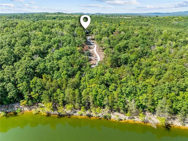 $989,900 | 485 Cedarledge Road, Lampe, MO 65681