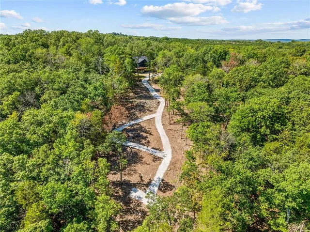 $989,900 | 485 Cedarledge Road, Lampe, MO 65681