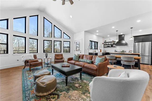 $989,900 | 485 Cedarledge Road, Lampe, MO 65681