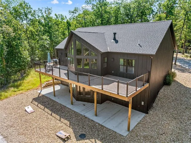 $989,900 | 485 Cedarledge Road, Lampe, MO 65681