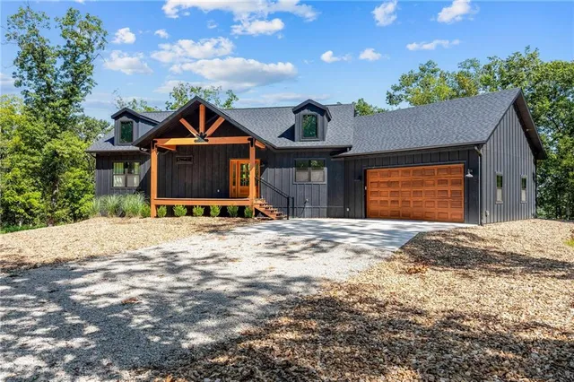 $989,900 | 485 Cedarledge Road, Lampe, MO 65681