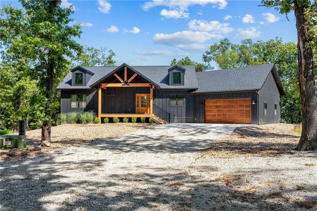 $989,900 | 485 Cedarledge Road, Lampe, MO 65681