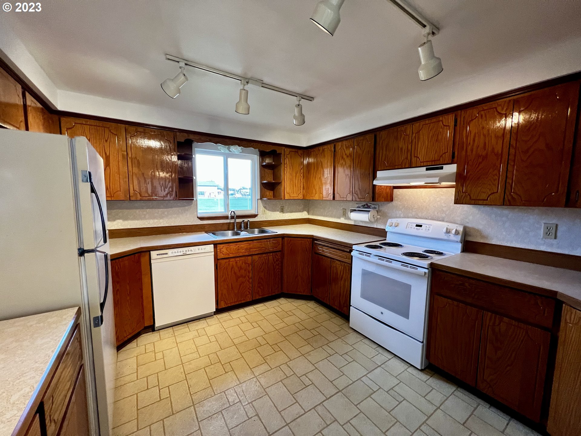 1115 Southeast Alexander Place Pendleton, OR 97801 - Photo 13 of 33 Gallery Image 13