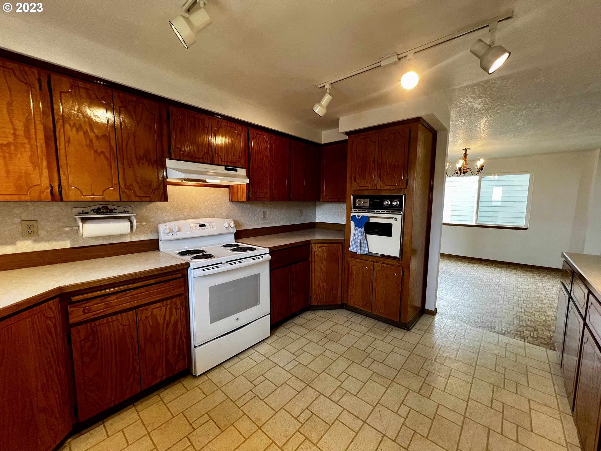 1115 Southeast Alexander Place Pendleton, OR 97801 - Photo 14 of 33 Gallery Image 14