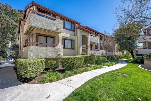 $389,000 | 27919 Sarabande Lane, Unit 422, Canyon Country, CA 91387