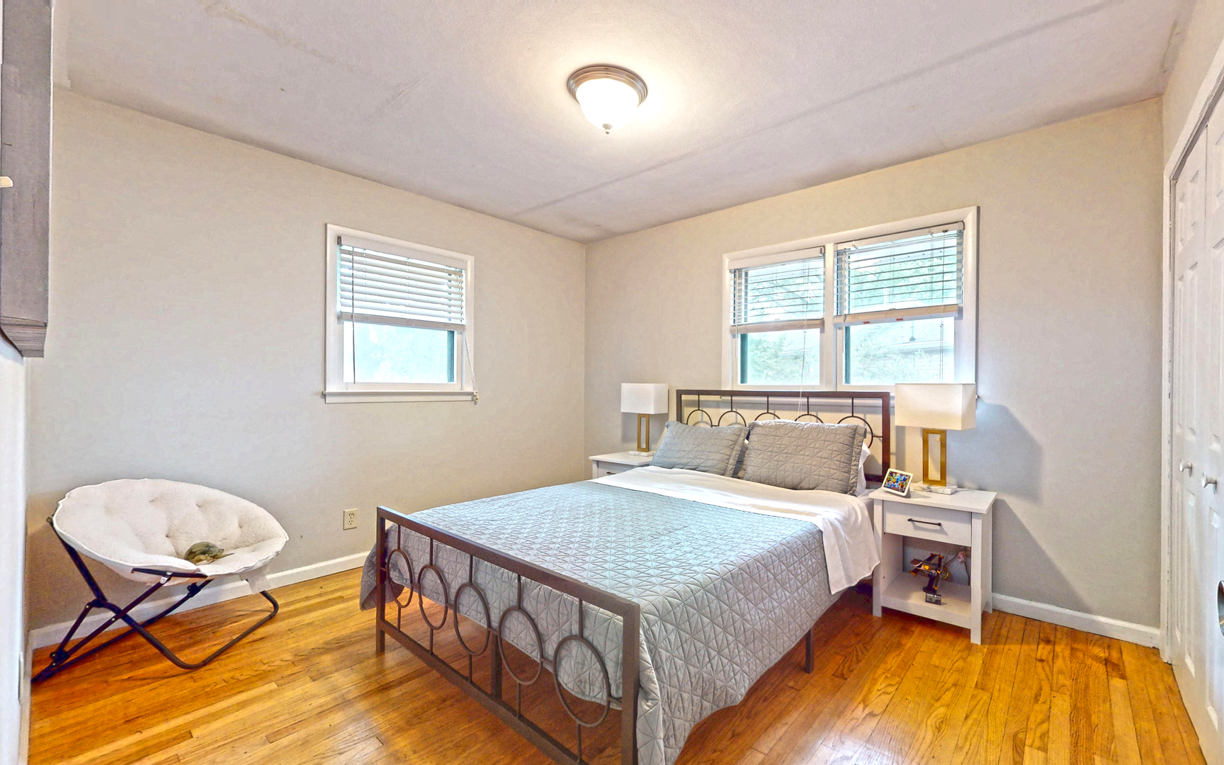 1607 West William Street Champaign, IL 61821 - Photo 10 of 14 a bedroom with a bed and a table in it