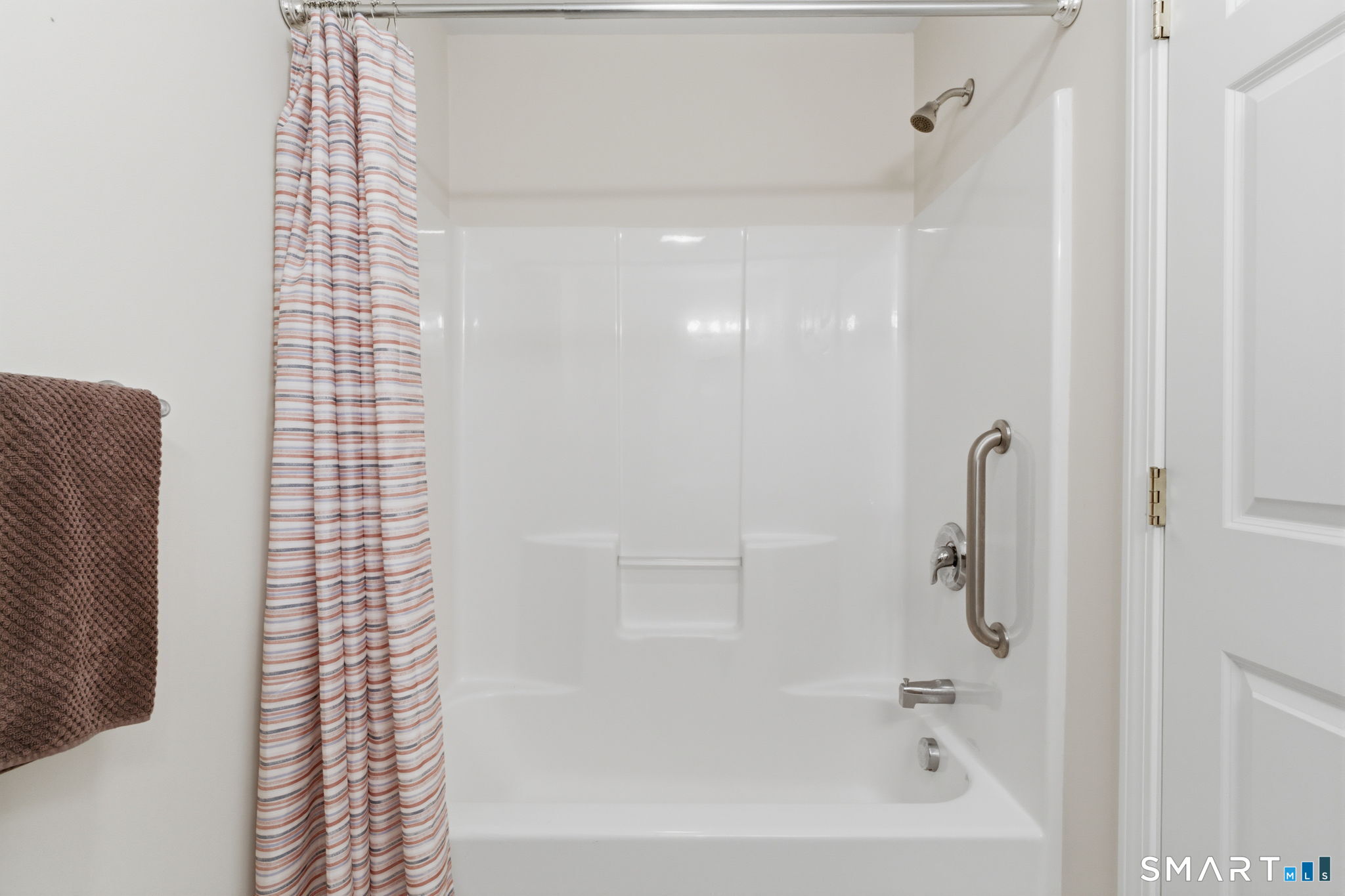 17 Cross Creek Road, Unit 17 Plainfield, CT 06374 - Photo 24 of 31 Upstairs Full Bathroom