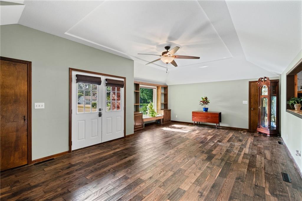515 South 8th Street Clinton, MO 64735 - Photo 8 of 56