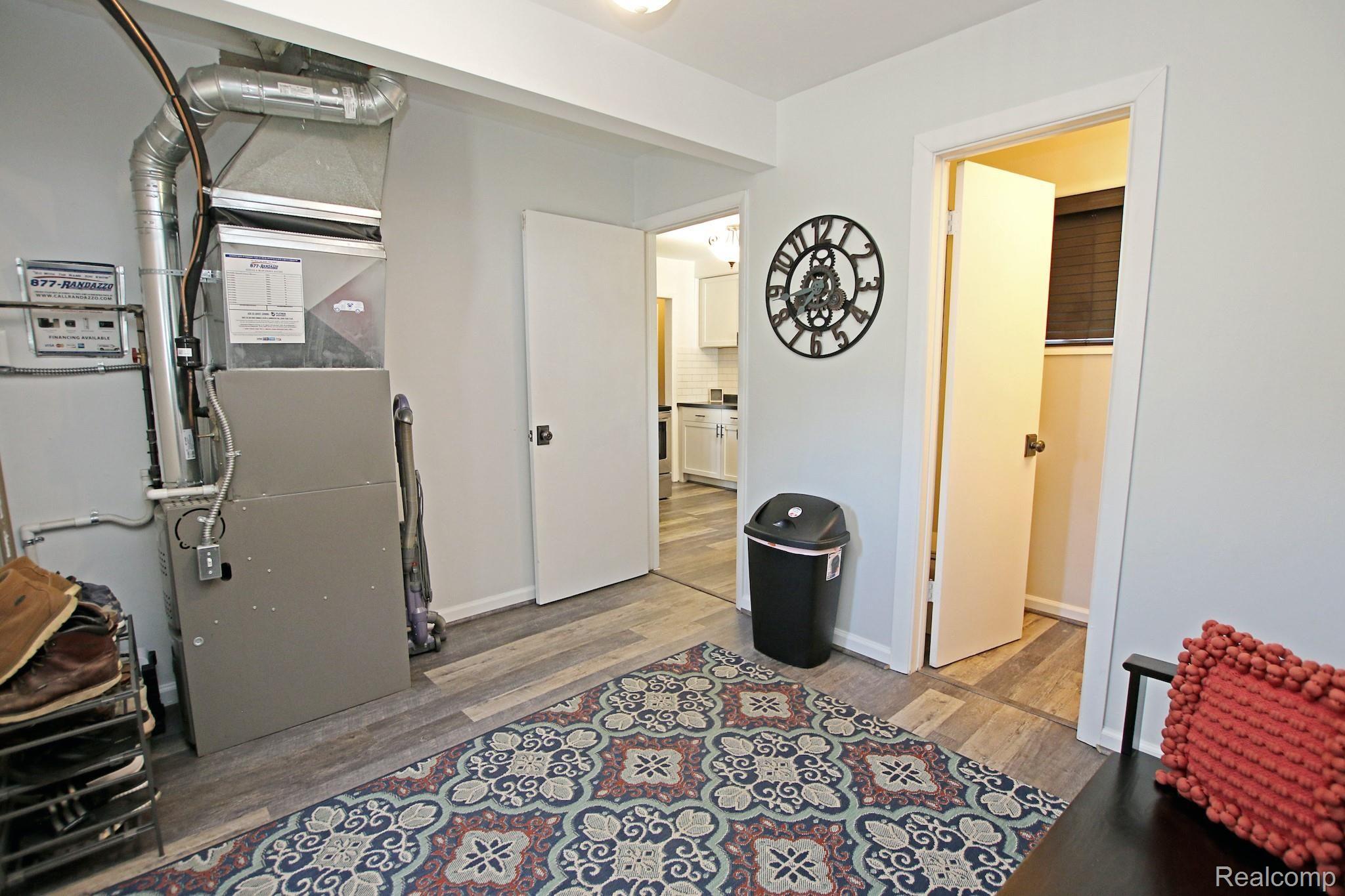 5248 Marconi Street Clarkston, MI 48348 - Photo 26 of 43 15) Mud Room.jpg