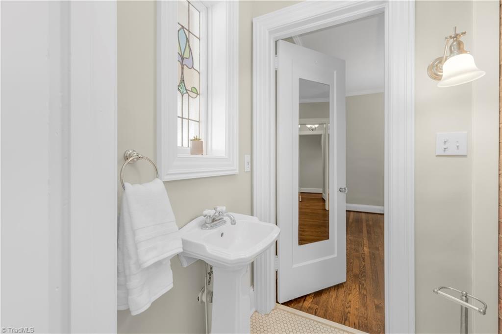 2106 Rolling Road Greensboro, NC 27403 - Photo 17 of 48 Gallery Image 17