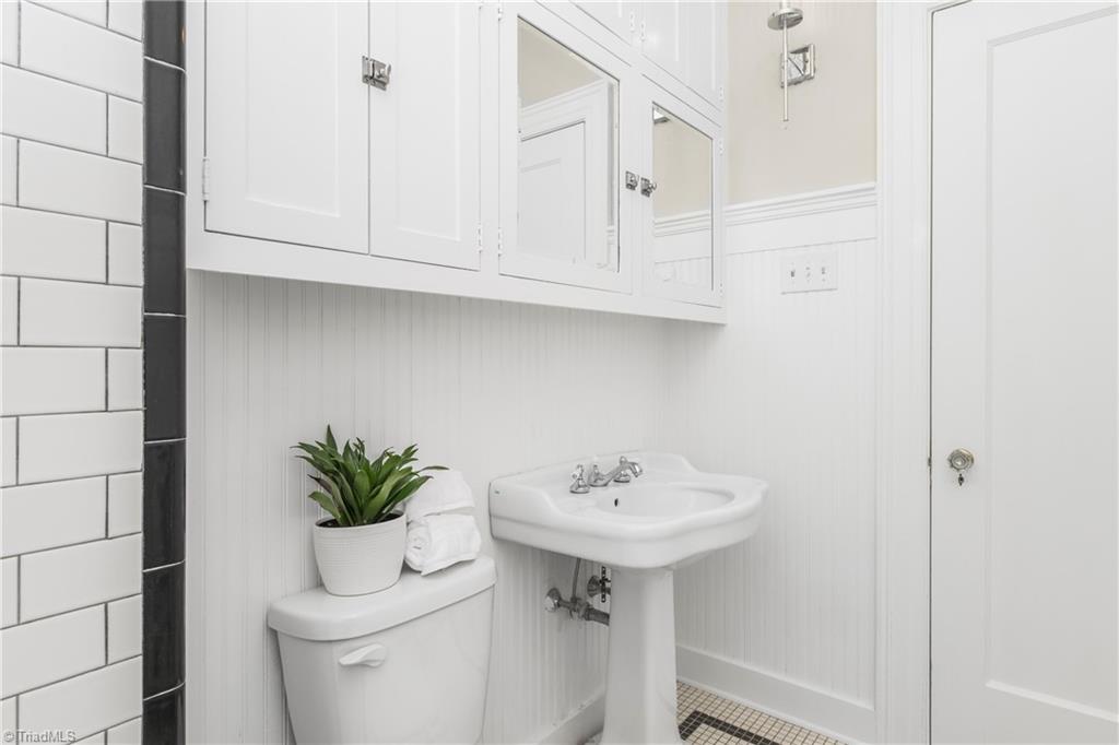 2106 Rolling Road Greensboro, NC 27403 - Photo 23 of 48 Gallery Image 23