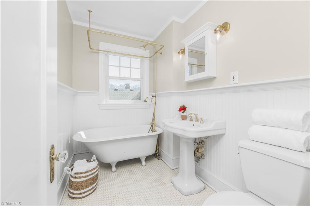 2106 Rolling Road Greensboro, NC 27403 - Photo 34 of 48 Gallery Image 34
