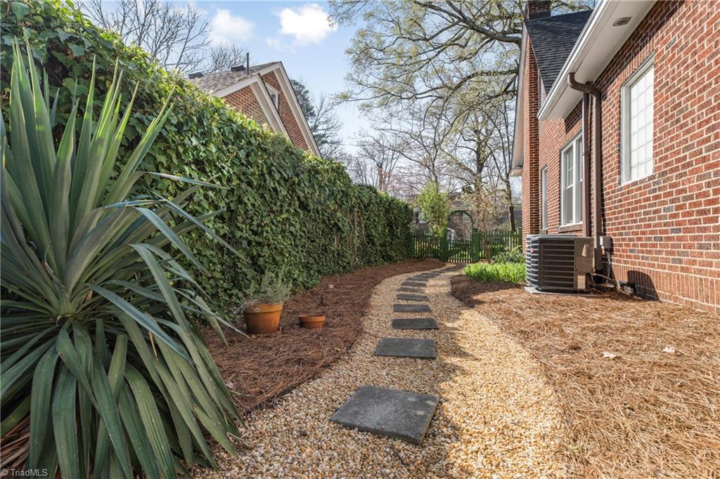 2106 Rolling Road Greensboro, NC 27403 - Photo 41 of 48 Gallery Image 41