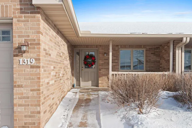 $359,900 | 1319 Pond View Circle, Unit 59, De Pere, WI 54115