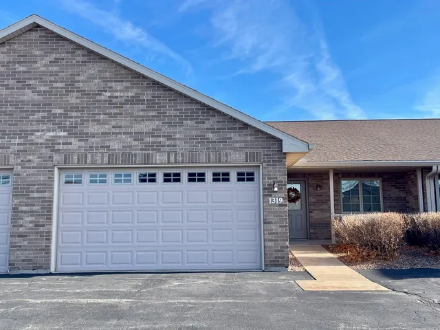 $389,900 | 1319 Pond View Circle, Unit 59, De Pere, WI 54115