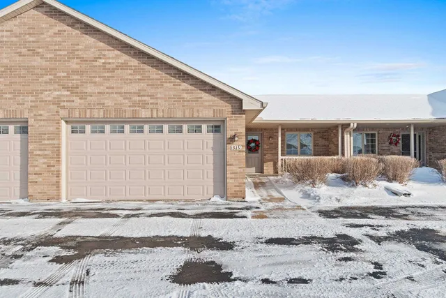$359,900 | 1319 Pond View Circle, Unit 59, De Pere, WI 54115