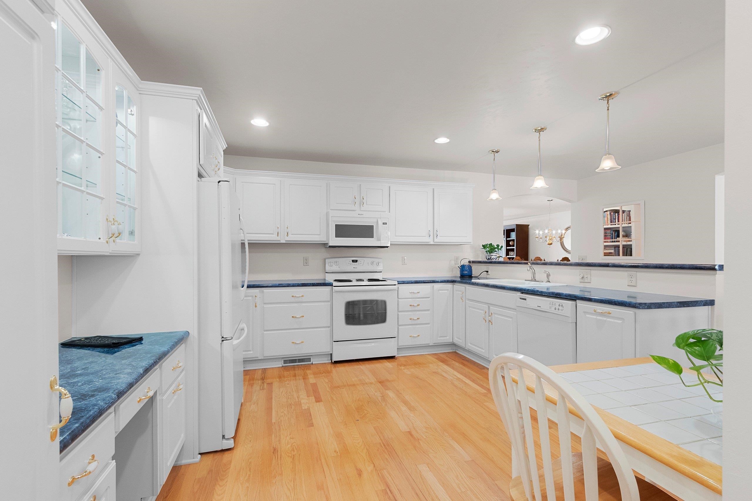 1319 Pond View Circle, Unit 59 De Pere, WI 54115 - Photo 4 of 44