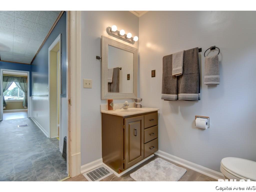 1033 North 8th Street Springfield, IL 62702 - Photo 14 of 34