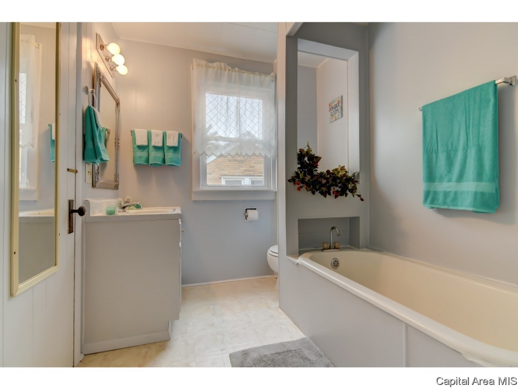 1033 North 8th Street Springfield, IL 62702 - Photo 26 of 34