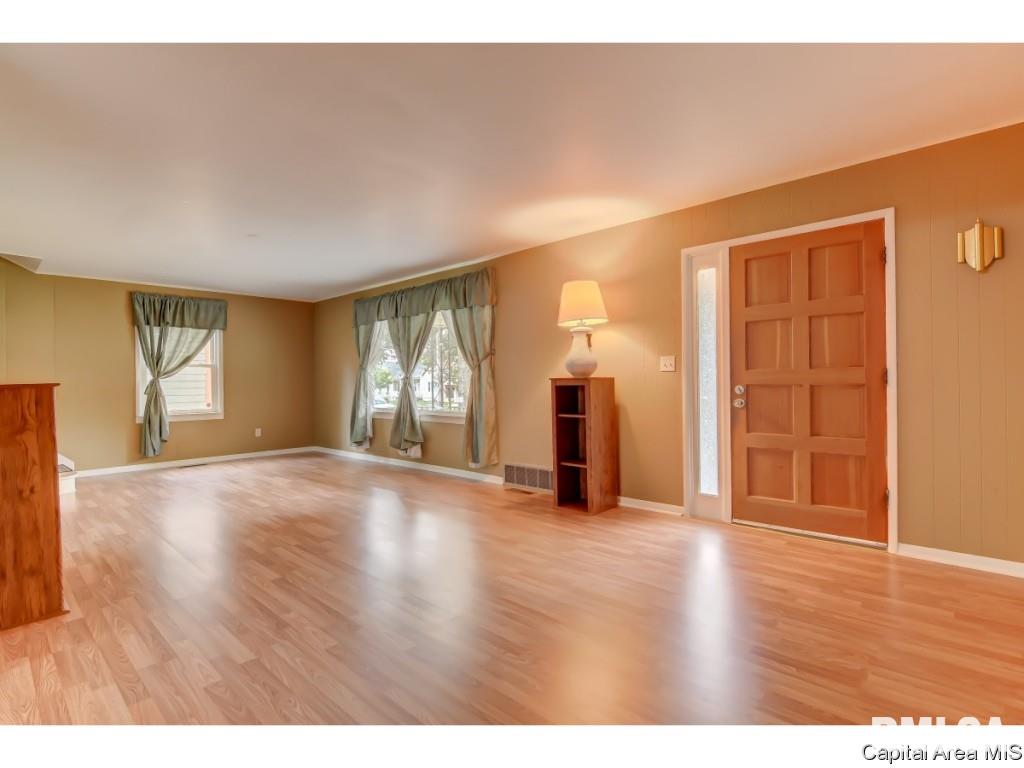 1033 North 8th Street Springfield, IL 62702 - Photo 3 of 34