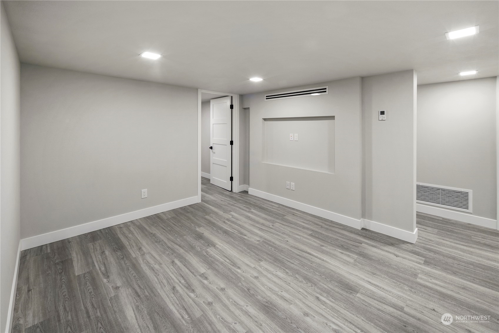 10044 Sand Point Way Northeast Seattle, WA 98125 - Photo 18 of 38 Gallery Image 18