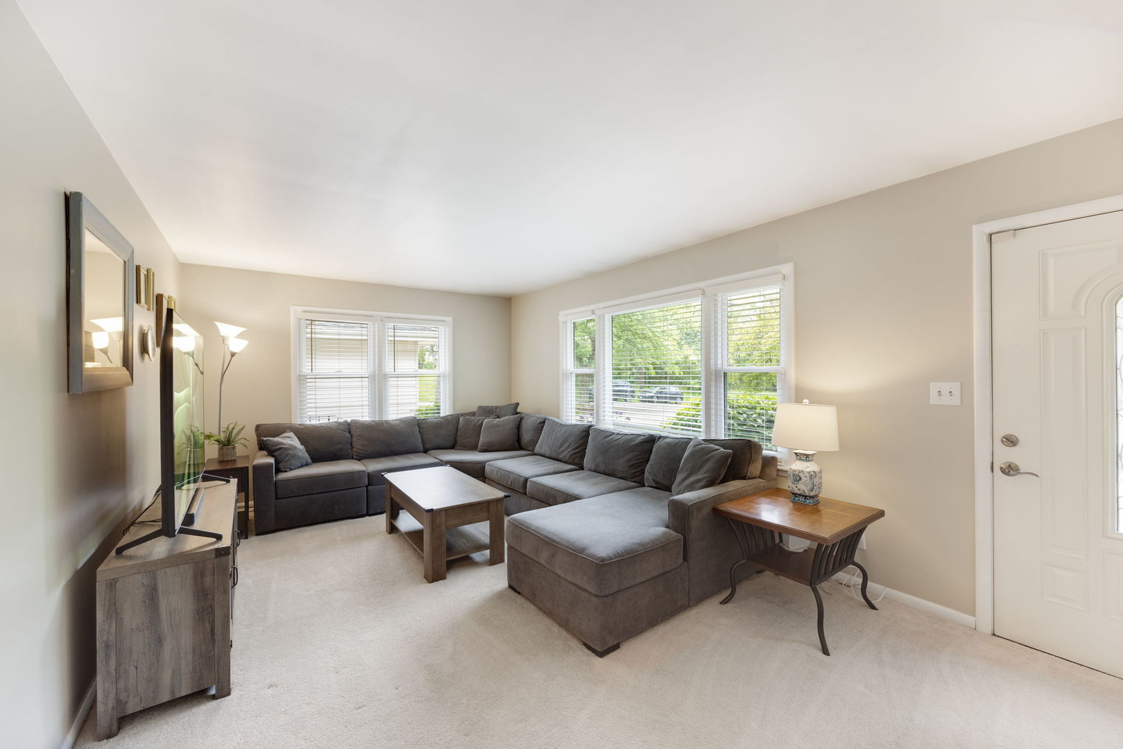 4N285 LaFox Road St. Charles, IL 60175 - Photo 2 of 17 a living room with furniture and a window
