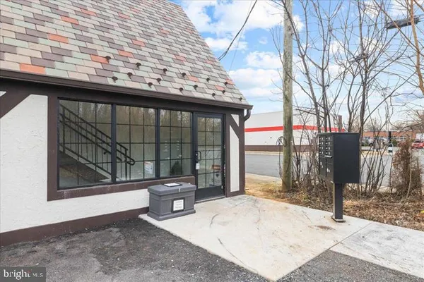 $1,800 | 380 Broadview Avenue, Unit 5, Warrenton, VA 20186