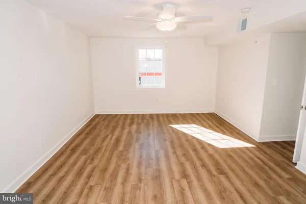 $1,800 | 380 Broadview Avenue, Unit 5, Warrenton, VA 20186