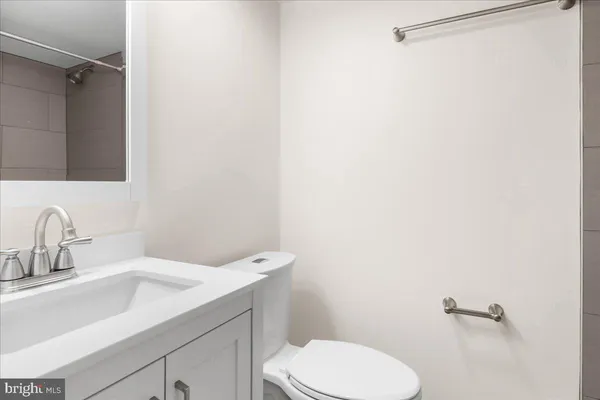 $1,800 | 380 Broadview Avenue, Unit 5, Warrenton, VA 20186