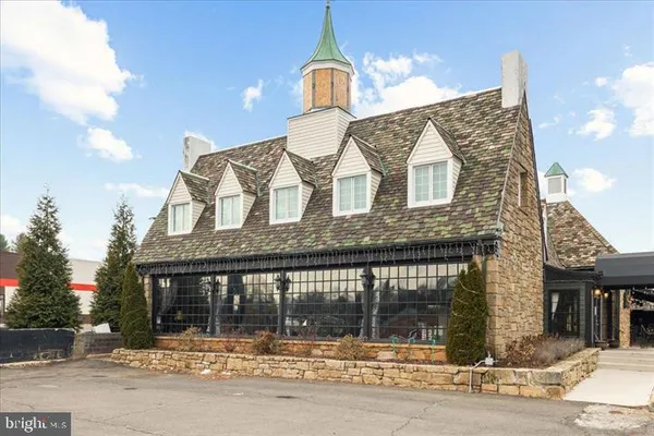 $1,800 | 380 Broadview Avenue, Unit 5, Warrenton, VA 20186