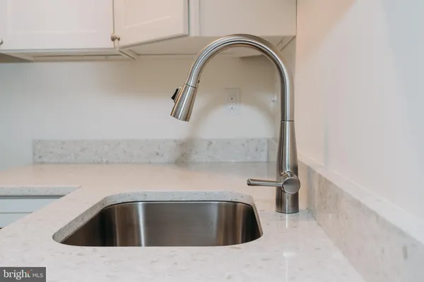 $1,800 | 380 Broadview Avenue, Unit 5, Warrenton, VA 20186