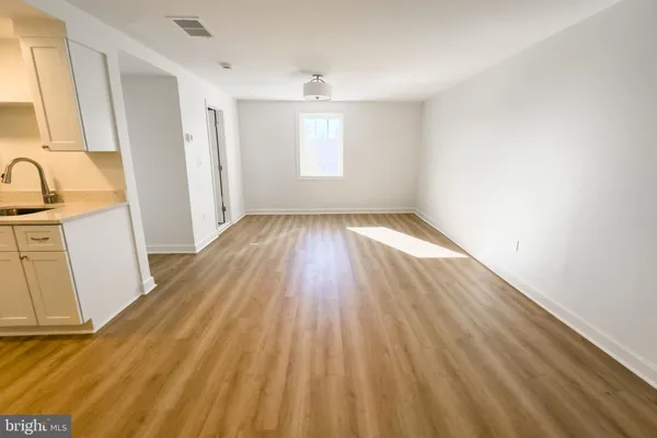 $1,800 | 380 Broadview Avenue, Unit 5, Warrenton, VA 20186