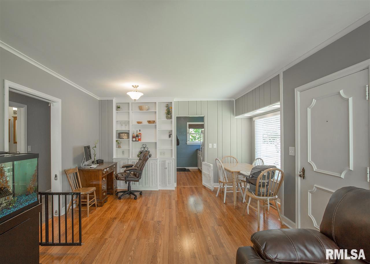 2138 Hickory Grove Road Davenport, IA 52804 - Photo 3 of 21 Gallery Image 3