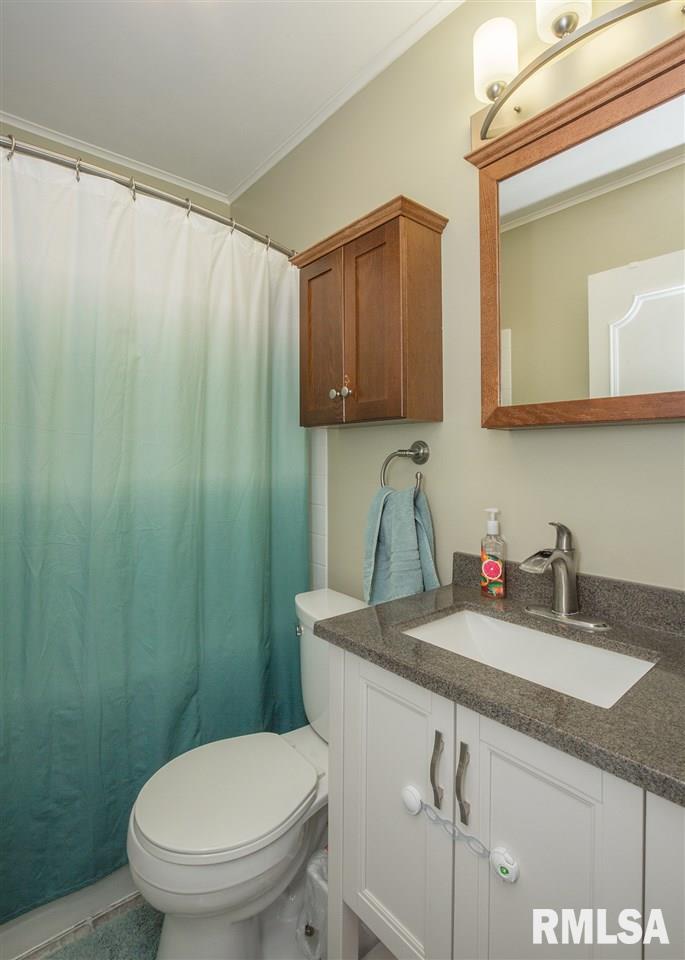 2138 Hickory Grove Road Davenport, IA 52804 - Photo 7 of 21 Gallery Image 7
