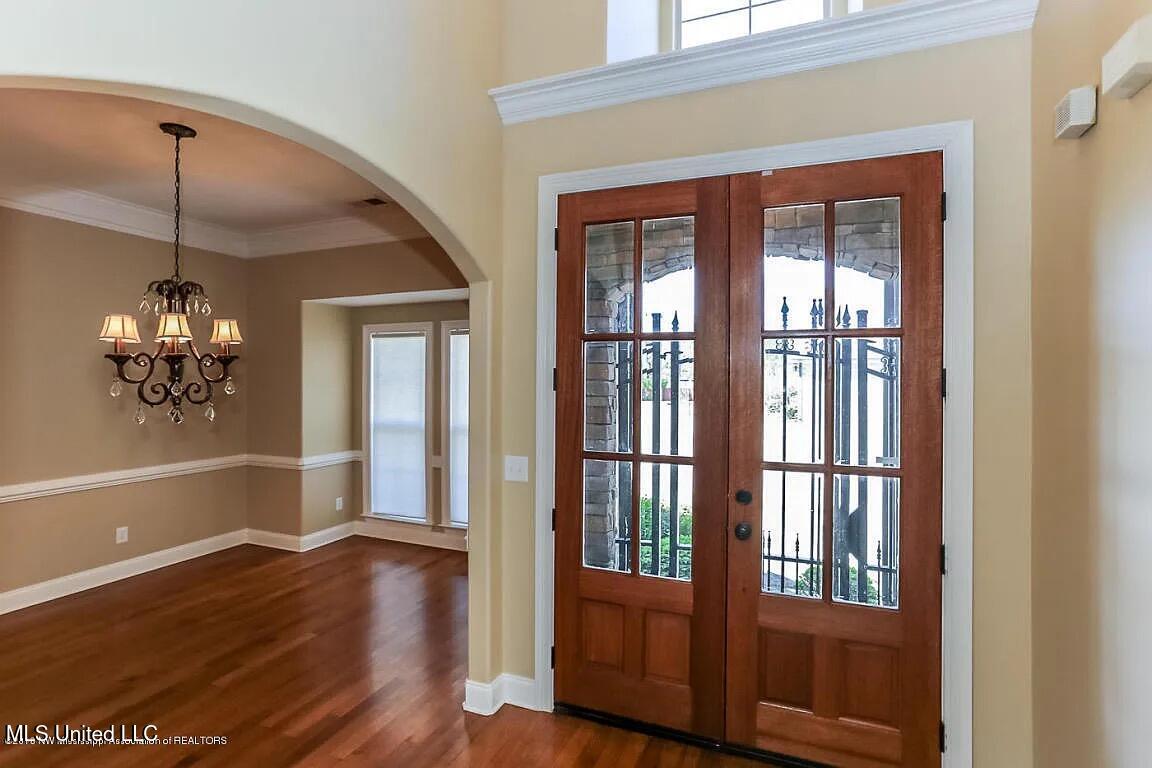 9077 Rue Orleans Lane Olive Branch, MS 38654 - Photo 2 of 18 entry way