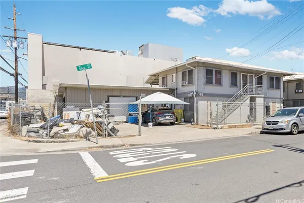 a view of a car park in front of house