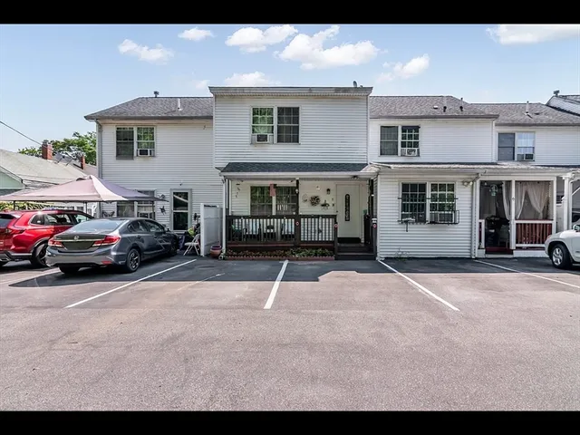 $3,100 | 8 Hall Street, Unit 8, Lawrence, MA 01841