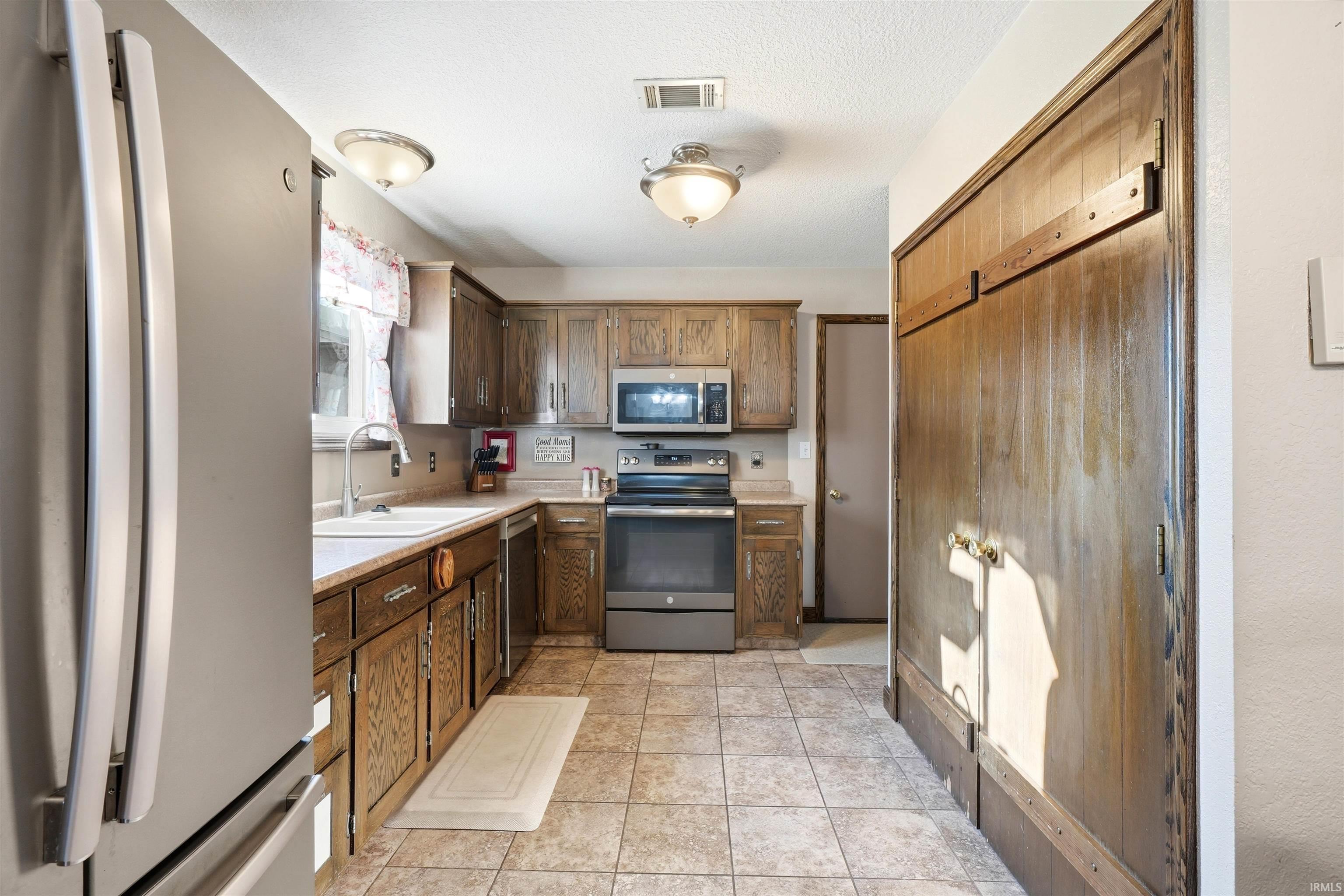 645 North Riley Street Kendallville, IN 46755 - Photo 8 of 34