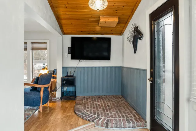 $2,400 | 309 Friant Street, Grand Haven, MI 49417