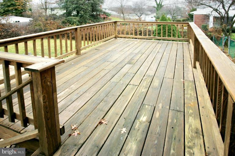 904 Tanley Road Silver Spring, MD 20904 - Photo 11 of 17 Deck
